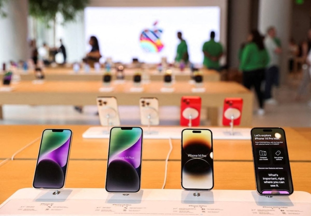iPhone trong một cửa hàng của Apple tại Mumbai (Ấn Độ), tháng 4/2023. Ảnh: Reuters