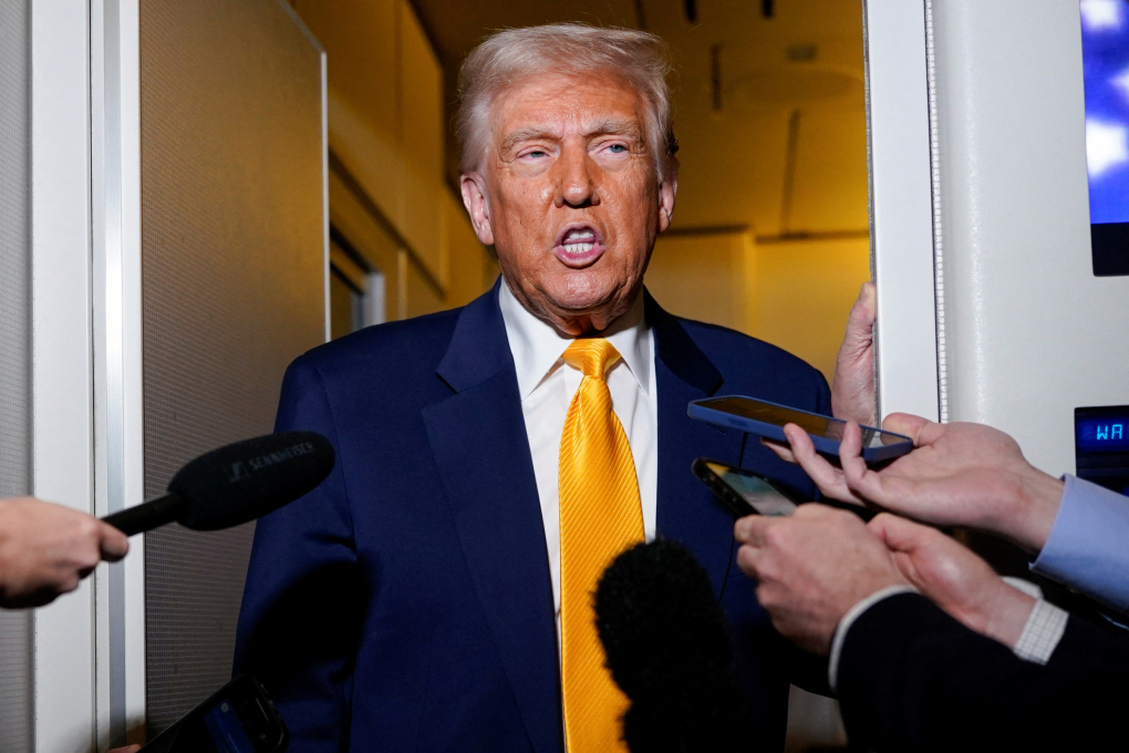 Tổng thống Mỹ Donald Trump trả lời phóng viên trước khi lên Không lực Một tới Miami, bang Florida ngày 12/4. Ảnh: Reuters