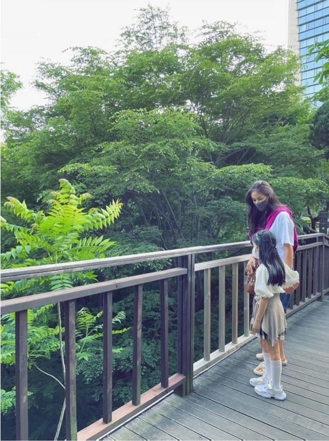 Cả hai vợ chồng Jang Dong Gun và Go So Young không chiều con mà có cách giáo dục rất đặc biệt.