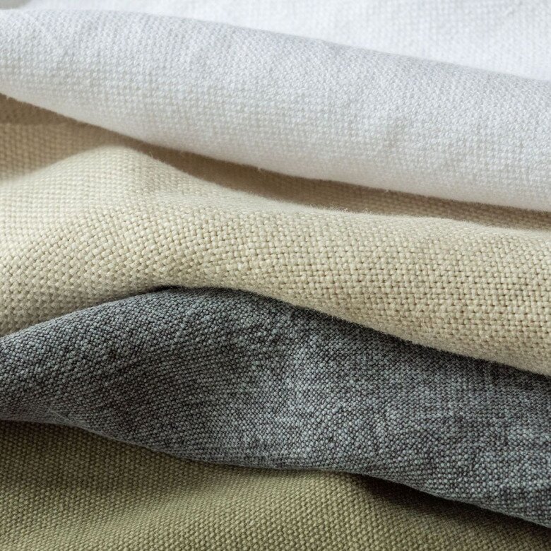 Để giữ màu linen lâu phai, chị em nên tránh giặt bằng nước nóng và không phơi trực tiếp dưới nắng