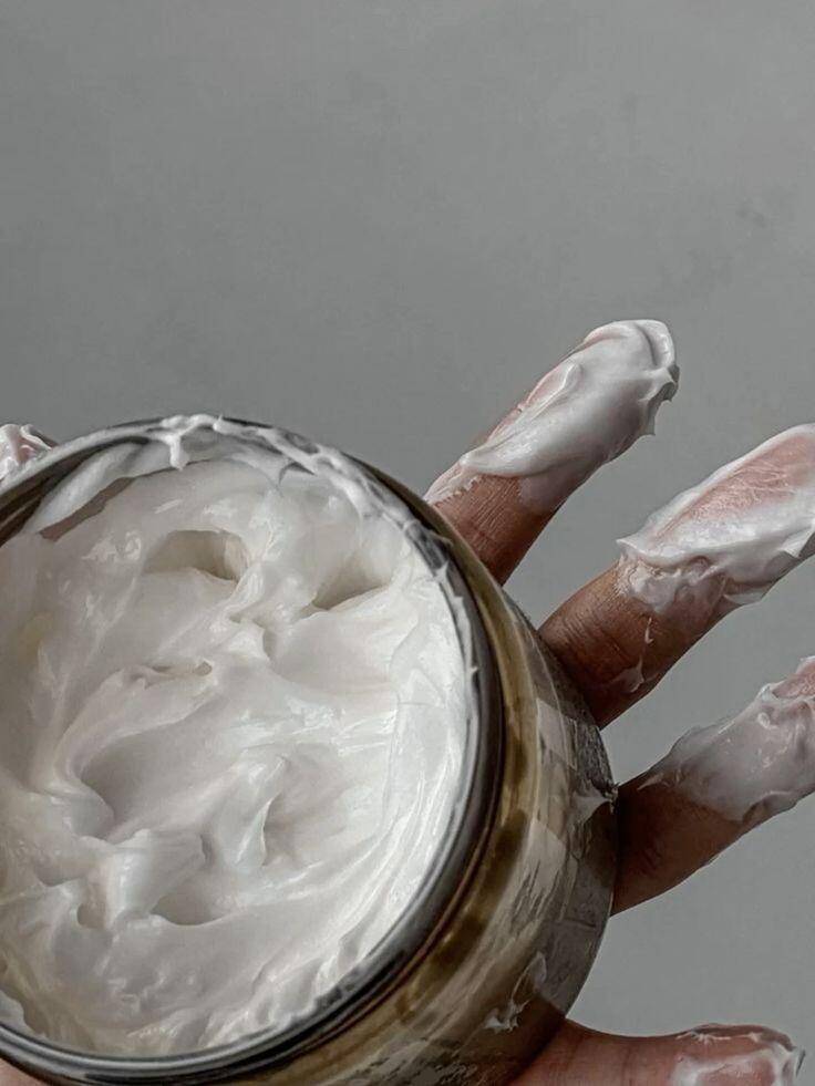 Các sản phẩm phục hồi chuyên sâu hoặc mặt nạ tóc nên có thời gian ủ lâu hơn để quá trình hồi phục và cấp ẩm diễn ra hoàn toàn