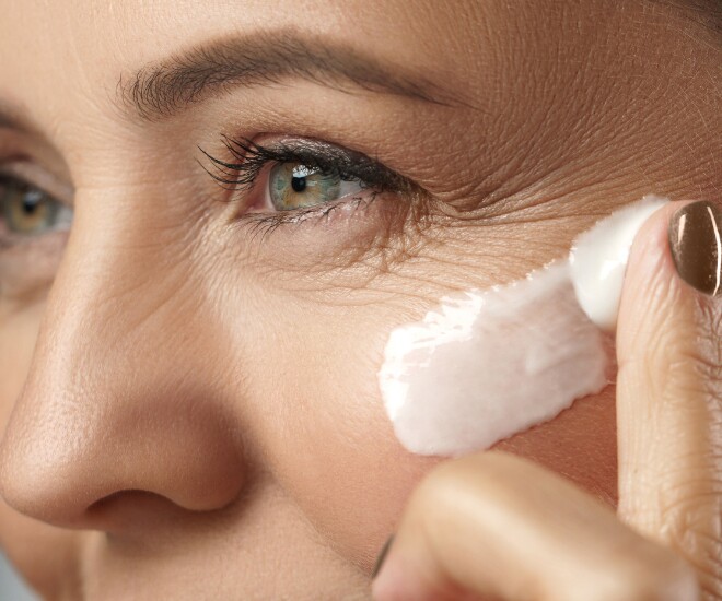 Kem chống nắng là một sản phẩm góp phần giúp chị em chống lão hóa