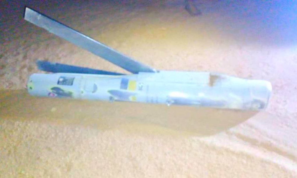 Bom lượn GBU-53/B của Mỹ trên bờ biển Yemen trong ảnh đăng ngày 25/4. Ảnh: X/SprinterObserve