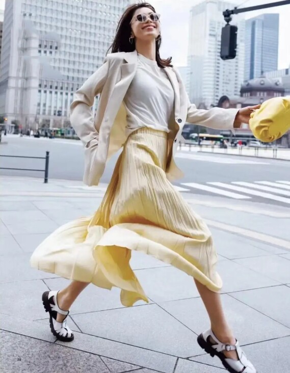 Chỉ cần 1 chiếc áo thun trắng trong tủ đồ, tôi phối ra gần chục kiểu sành điệu khiến ai cũng xin công thức - 3