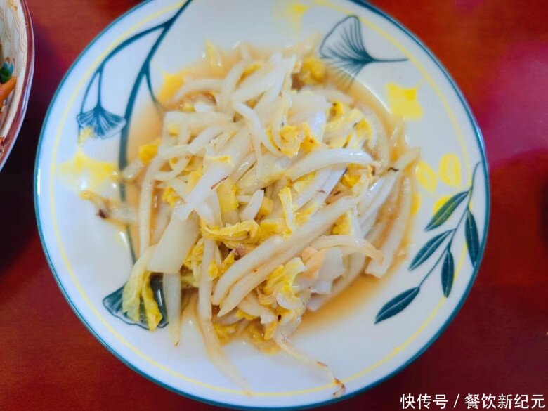 Mẹ chồng nấu cơm thịnh soạn 4 món cho con dâu mang bầu, nhìn kĩ từng món nhiều người lo - 5