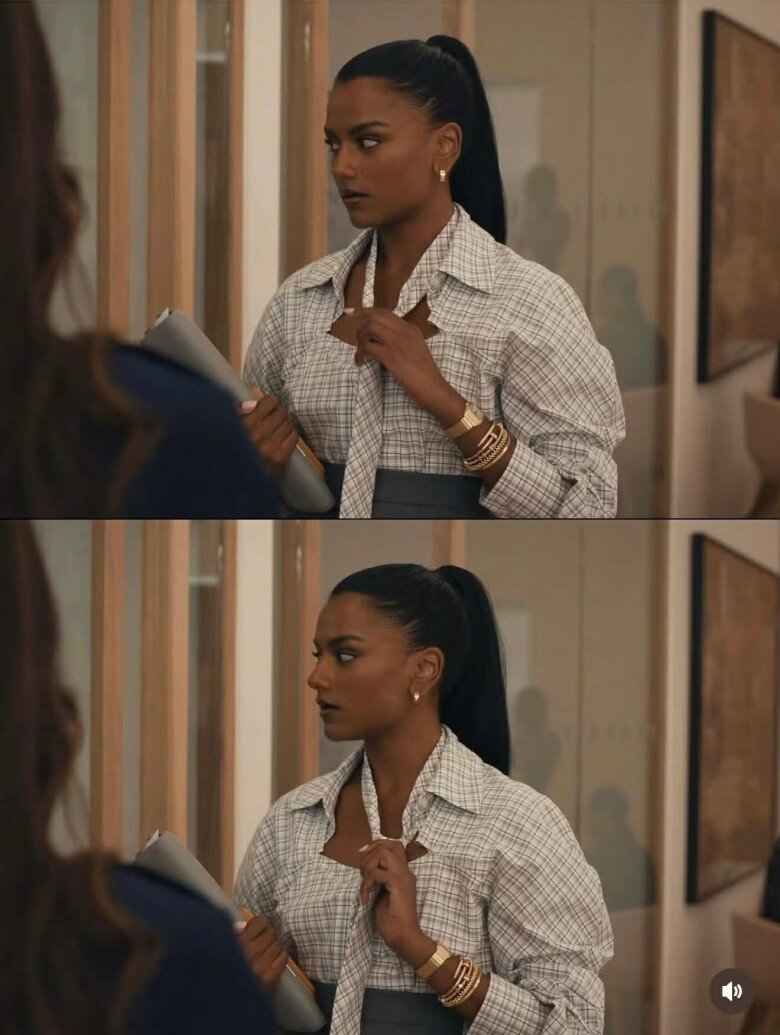 Nhiều món phụ kiện basic kết hợp với nhau sẽ mang đến cho bạn vẻ ngoài của một biên tập viên tạp chí thời trang.