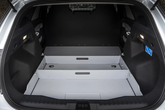 Ford Explorer thêm biến thể 'cơm áo gạo tiền': Sạc đầy đi hơn 600 km, dễ được dân chơi Việt chú ý khi mở bán- Ảnh 4. Ford Explorer thêm biến thể 'cơm áo gạo tiền': Sạc đầy đi hơn 600 km, dễ được dân chơi Việt chú ý khi mở bán- Ảnh 4.