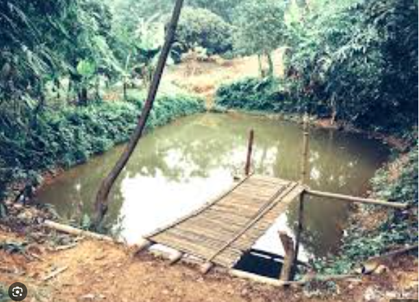 Theo phong thủy, nước phía sau tượng trưng cho thất thoát tài vận.