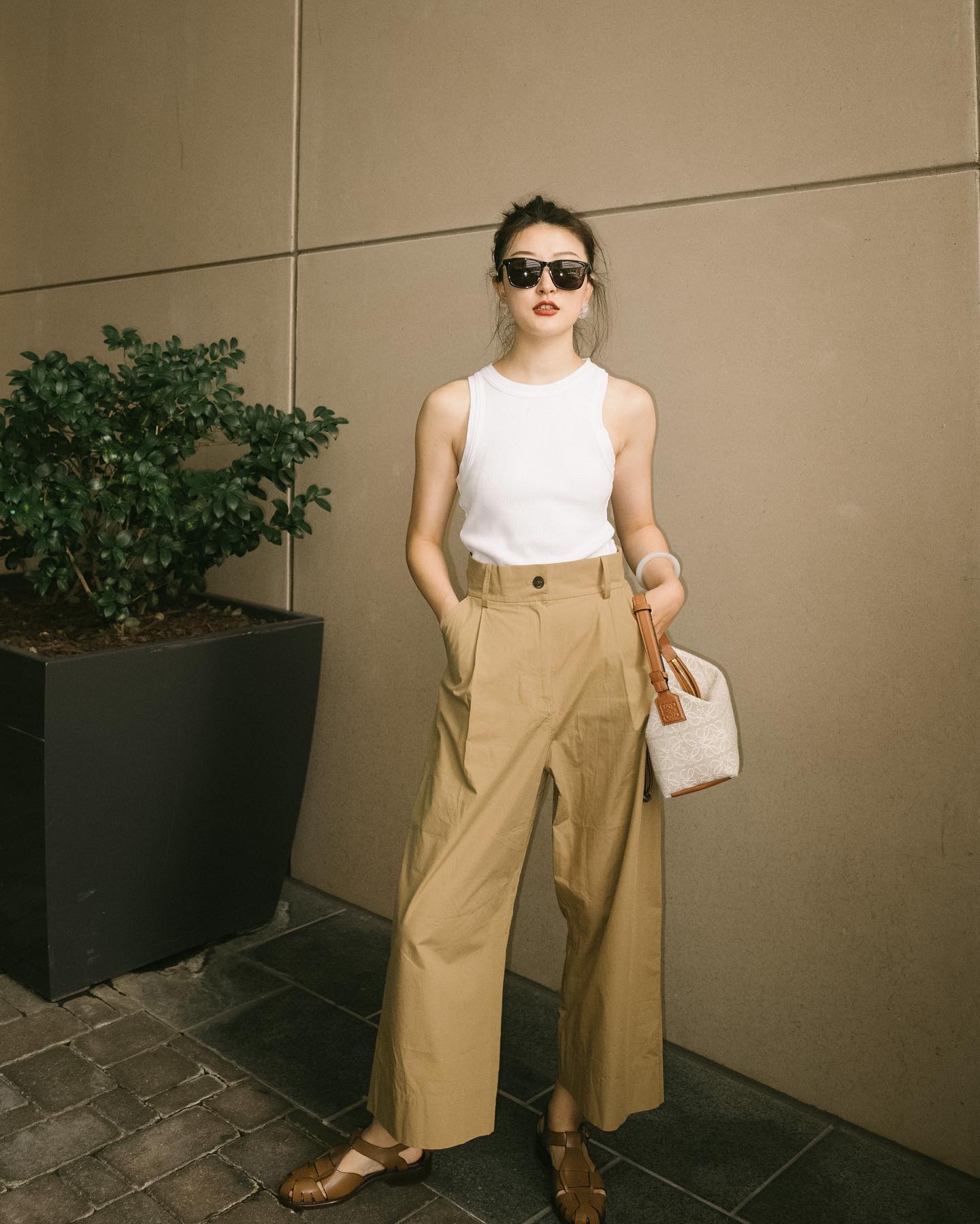 5 cách diện quần ống rộng khi đi du lịch giúp chị em amp;#34;hack dángamp;#34;, lên hình sống ảo cực đẹp - 1