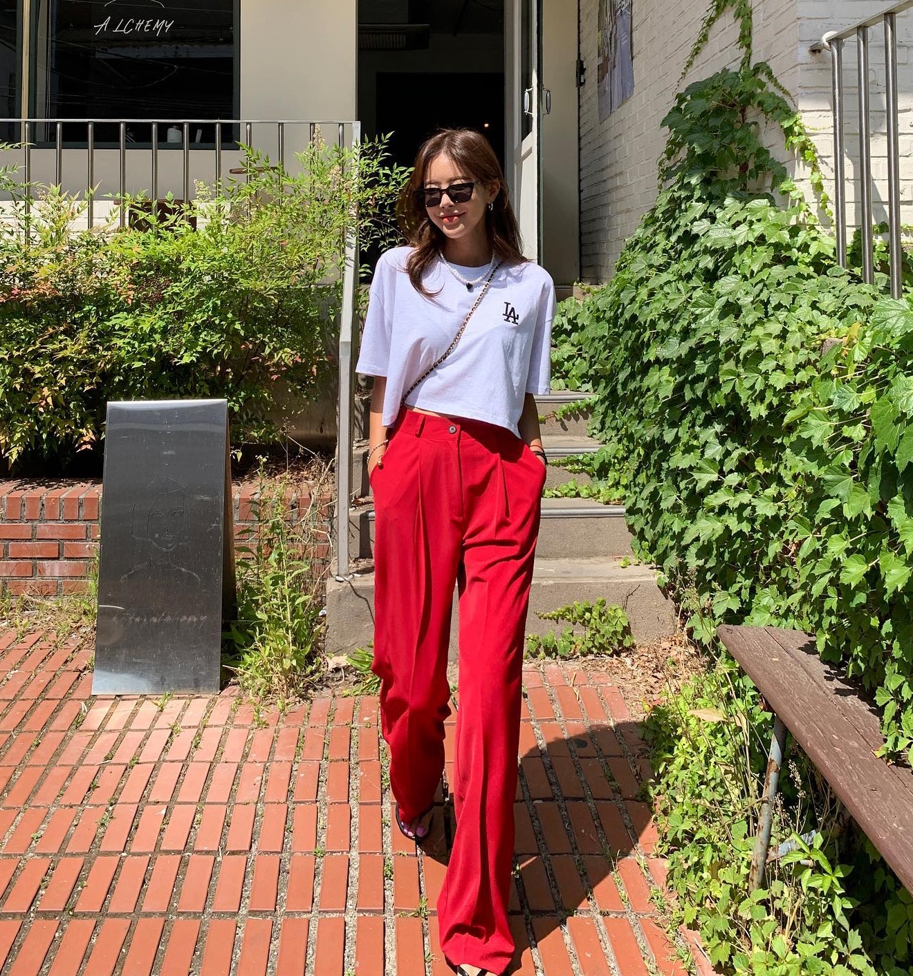 5 cách diện quần ống rộng khi đi du lịch giúp chị em amp;#34;hack dángamp;#34;, lên hình sống ảo cực đẹp - 8