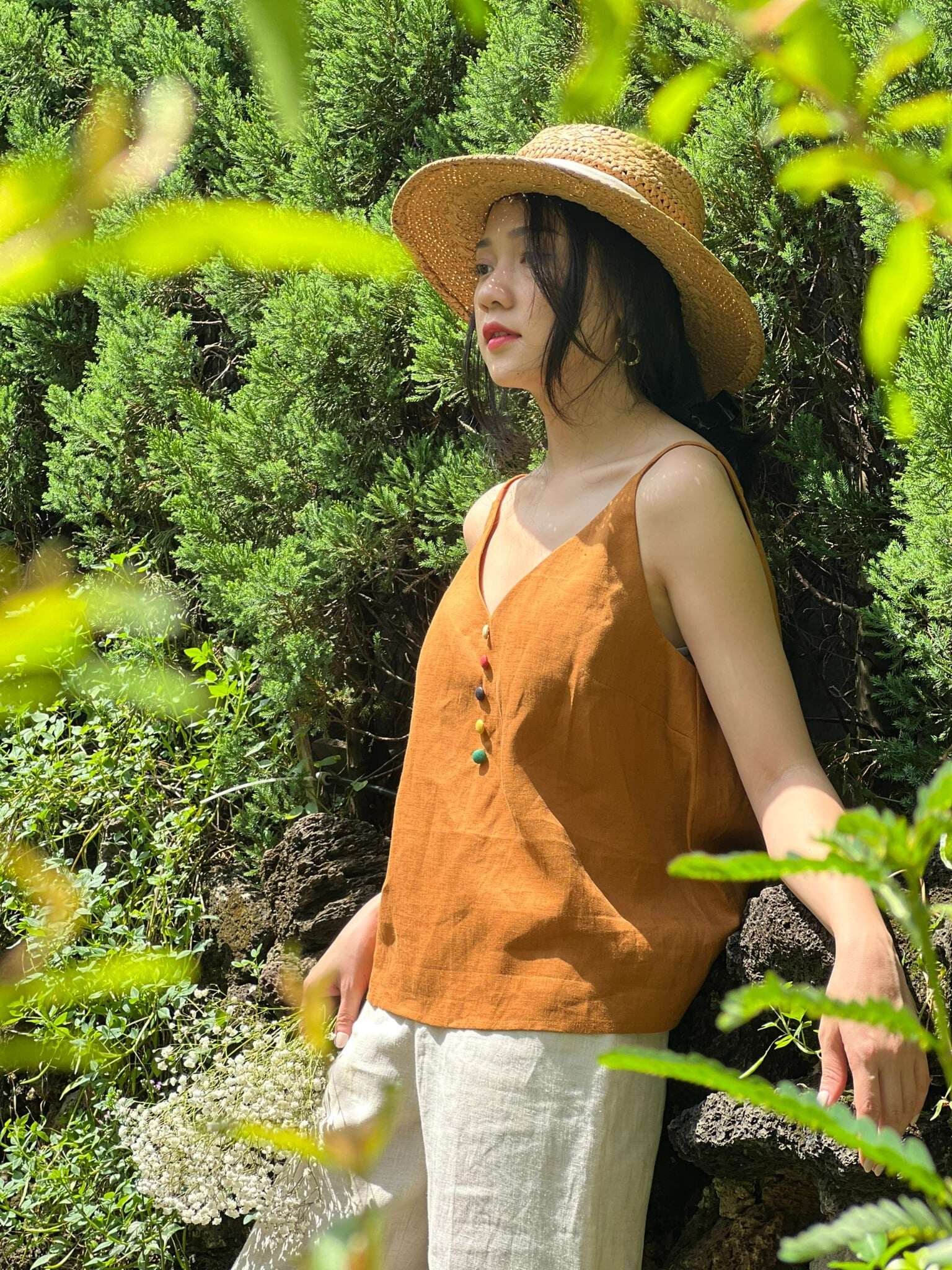 6 mẫu áo mát mẻ không thể thiếu trong mùa Hè, diện vào ngày nắng nóng đỉnh điểm lại càng hợp - 16