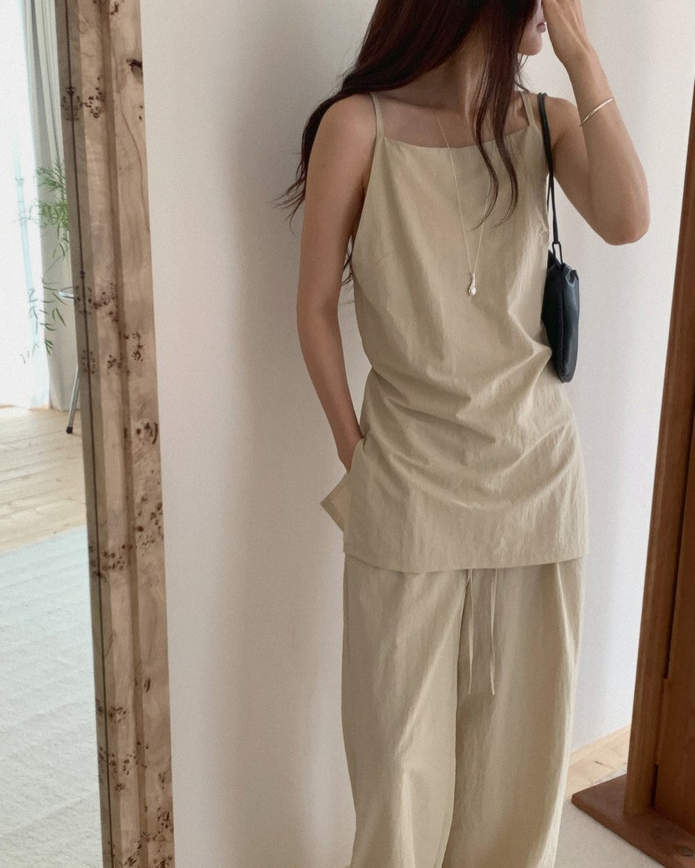 6 mẫu áo mát mẻ không thể thiếu trong mùa Hè, diện vào ngày nắng nóng đỉnh điểm lại càng hợp - 17