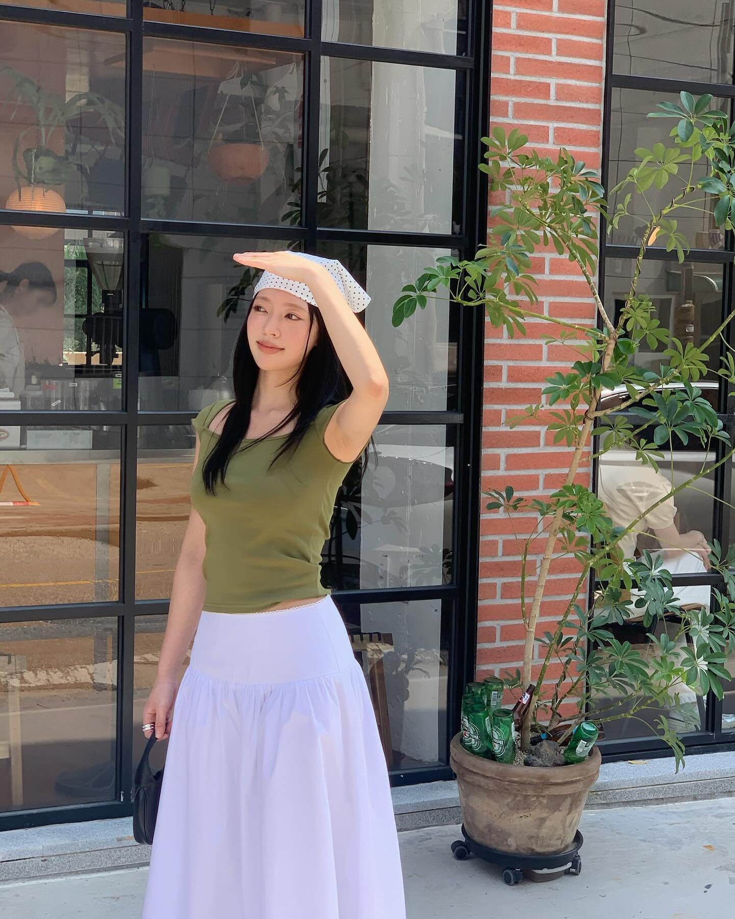 6 mẫu áo mát mẻ không thể thiếu trong mùa Hè, diện vào ngày nắng nóng đỉnh điểm lại càng hợp - 5