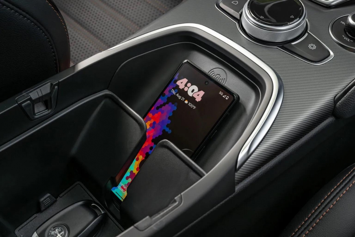 Nhiều tài xế thừa nhận thường xuyên lái xe mất tập trung nhưng lại nghĩ an toàn- Ảnh 2. Nhiều tài xế thừa nhận thường xuyên lái xe mất tập trung nhưng lại nghĩ an toàn- Ảnh 2.