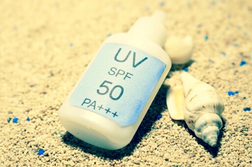 Trẻ bao nhiêu tuổi cần thoa kem chống nắng khi ra ngoài? 14 lưu ý khi chọn và dùng kem chống nắng cho trẻ em - 3