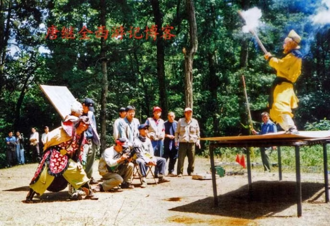 Hãy xem thần thông của lão Tôn ta đây.