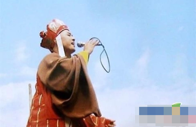 Đường Tăng trổ tài ca hát.