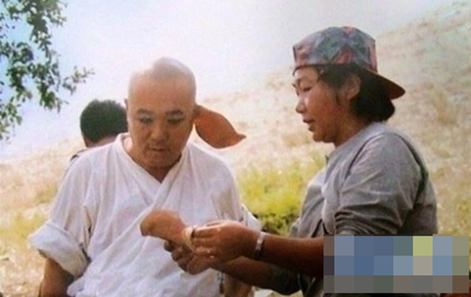 Cái tai sao lại rơi ra thế này?