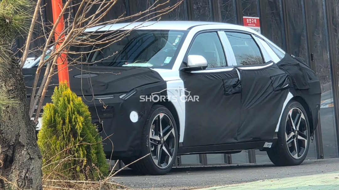 Xem trước Hyundai Elantra 2027: Nhìn đâu cũng 'bén', xe xăng nhưng chạy như xe điện, có lái tự động cấp độ 2.5- Ảnh 1.