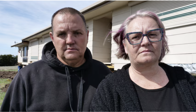 Vợ chồng Moor, những người đã nghỉ hưu, quyết định về vùng quê ở thị trấn Camperdown, bang Victoria sinh sống. Ảnh: ABC News