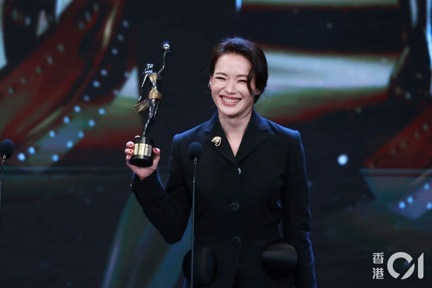 Thư Kỳ giành giải Đạo diễn mới xuất sắc với bộ phim Girl. Ảnh: HK01.