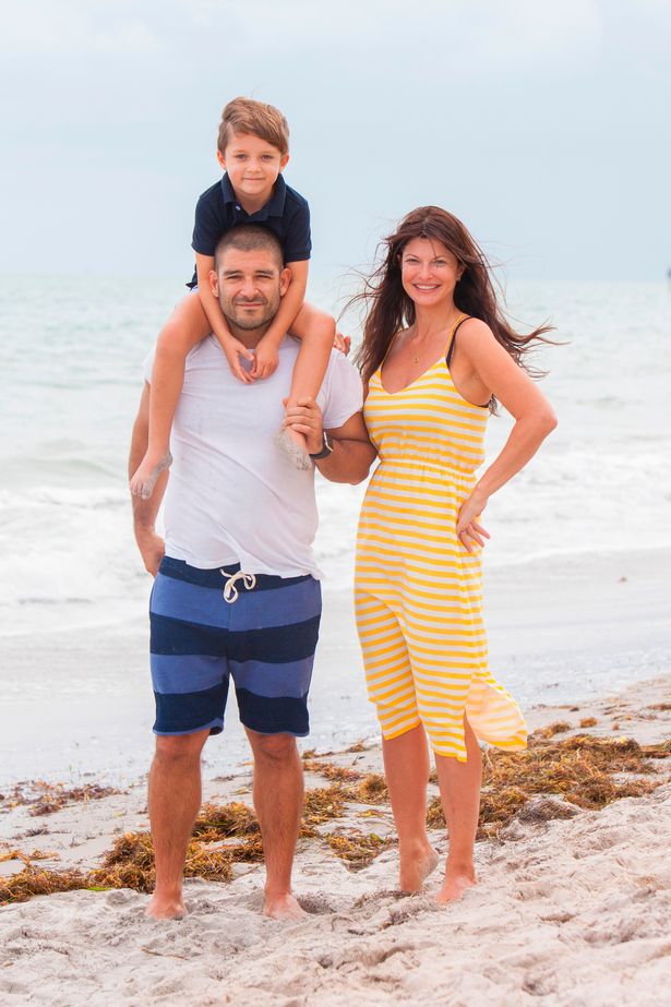 Mẹ bầu đi siêu âm thai, ngạc nhiên thấy em bé trong bụng giơ bàn tay 5 ngón, nghe bác sĩ nói liền xúc động - 2