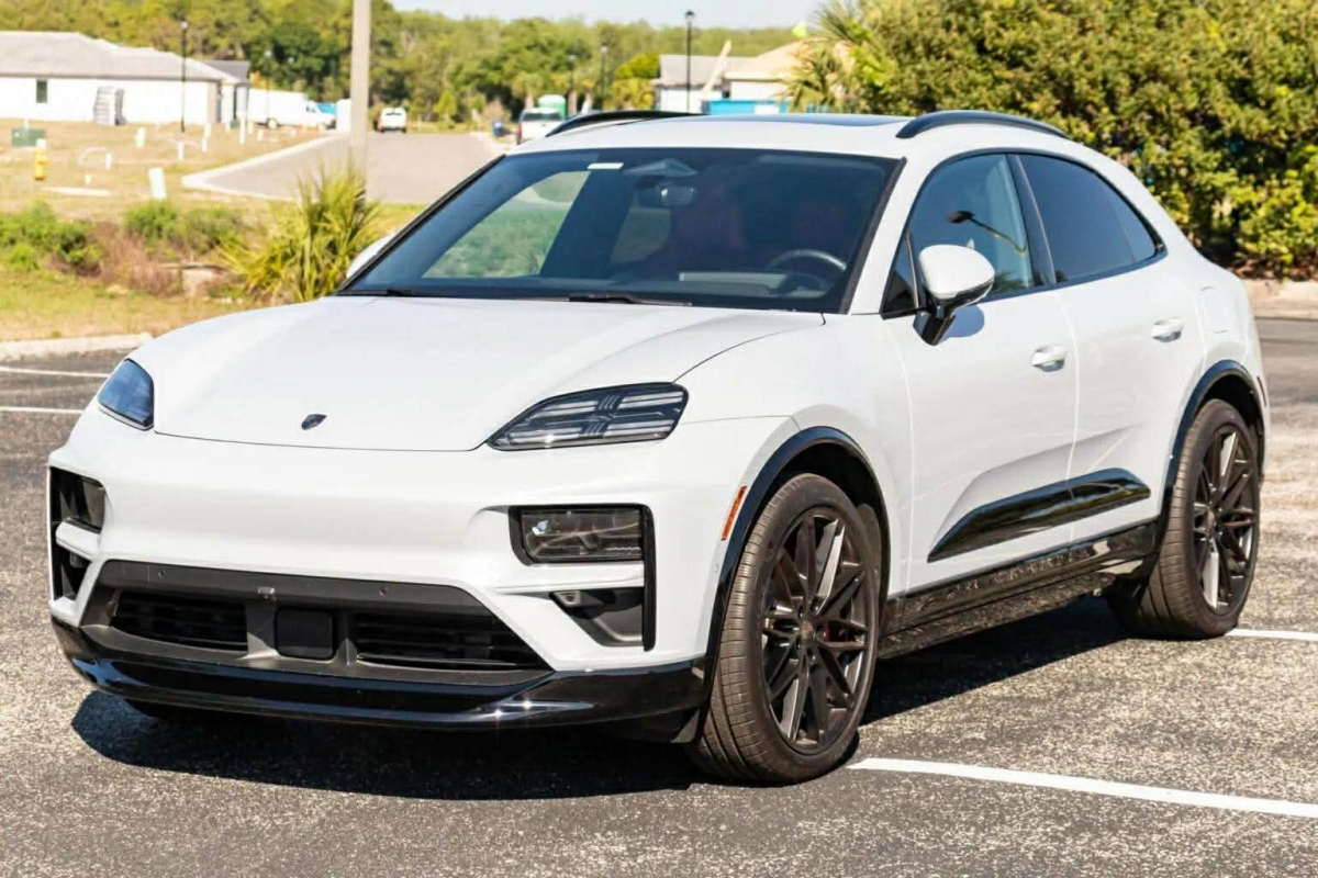 Porsche Macan Electric mất giá tới 27% chỉ sau 2.400 km- Ảnh 1.
