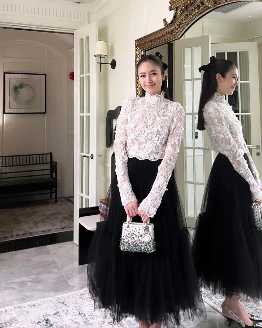 Sắc vóc xinh đẹp của Nong Poy ở tuổi U40.