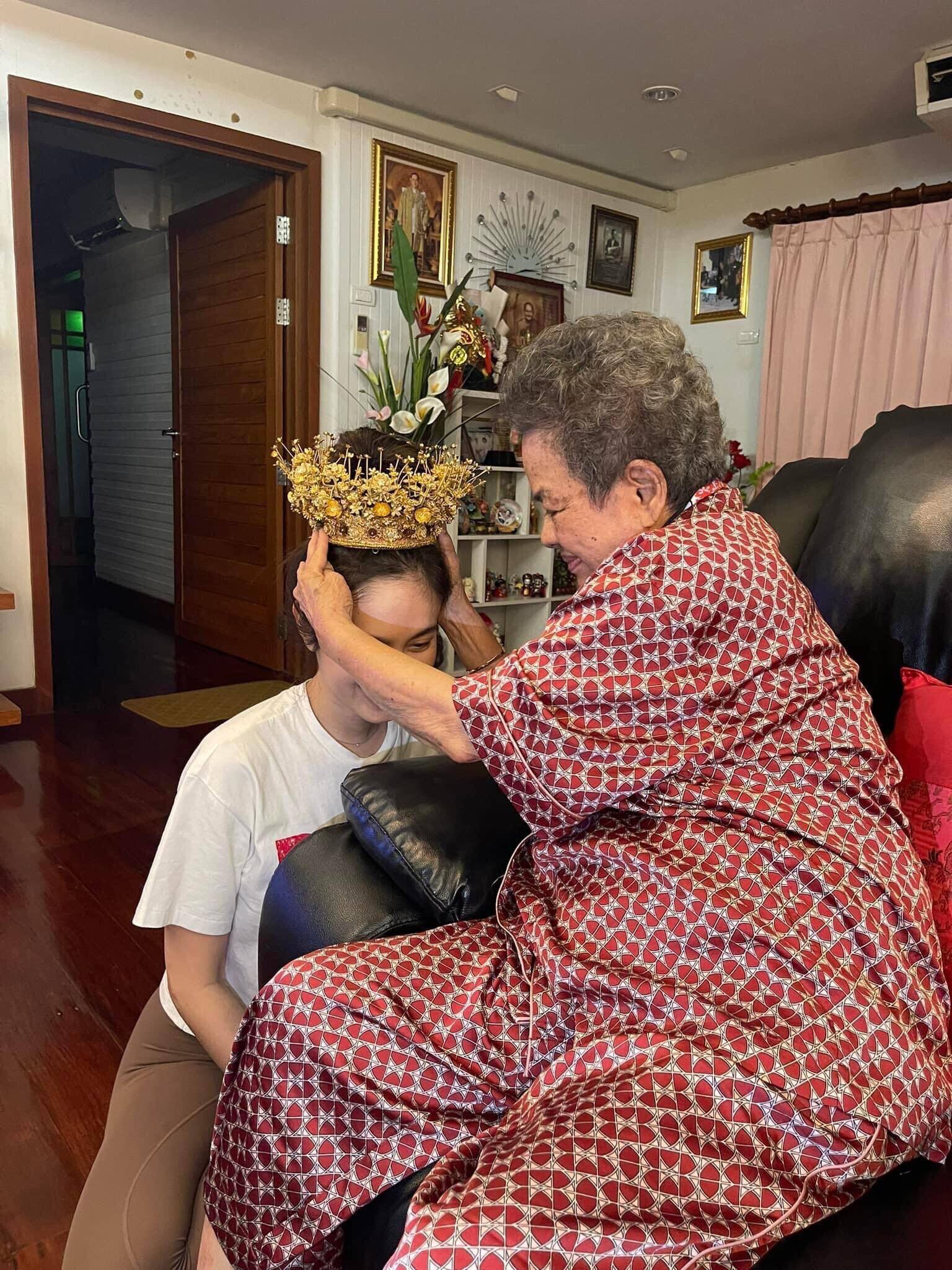 Mỹ nhân 18 tuổi đăng quang Hoa hậu rồi trở thành amp;#34;huyền thoạiamp;#34;, ngày cưới đại gia ngành thiếc được tặng vương miện bằng vàng - 8