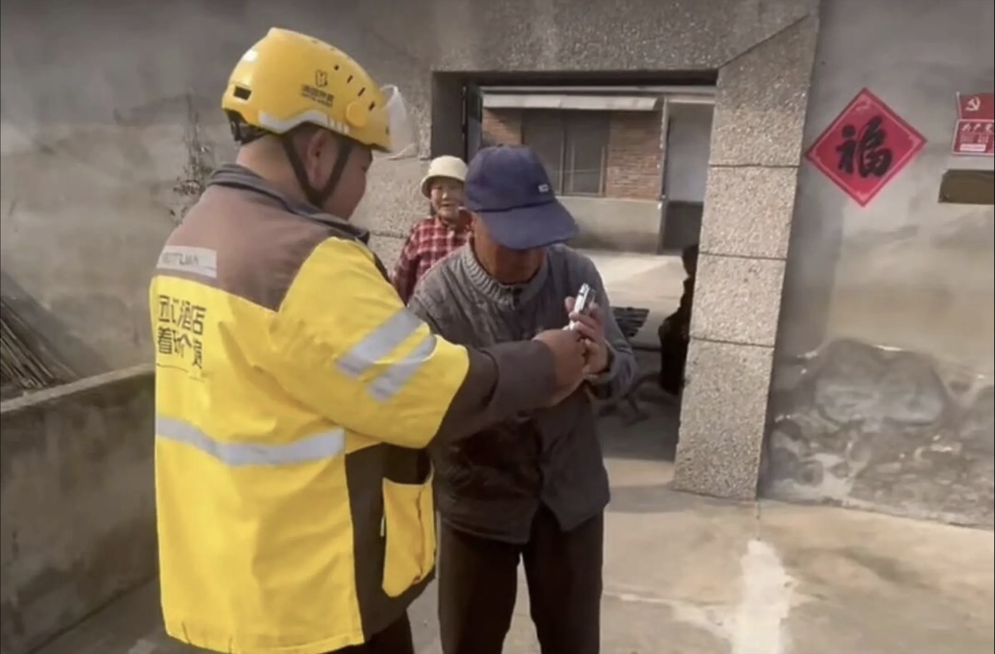 Một mình phục vụ cả thị trấn: Nghề shipper ở quê có thực sự “hái ra tiền”?- Ảnh 2.