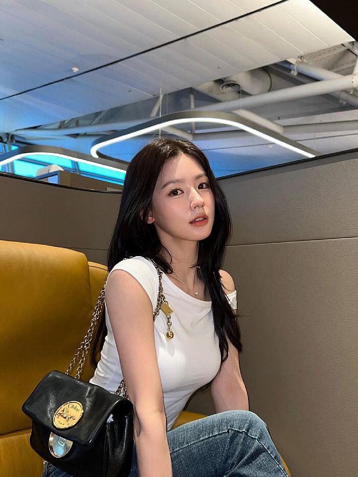 Tạm biệt đen, trắng và xám, đây là 6 gam màu tươi sáng được dự đoán amp;#34;làm mưa làm gióamp;#34; Hè 2026 - 9