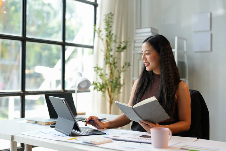 Môi trường làm việc, tư thế sử dụng máy tính... cũng đóng vai trò quan trọng - Ảnh minh hoạ.