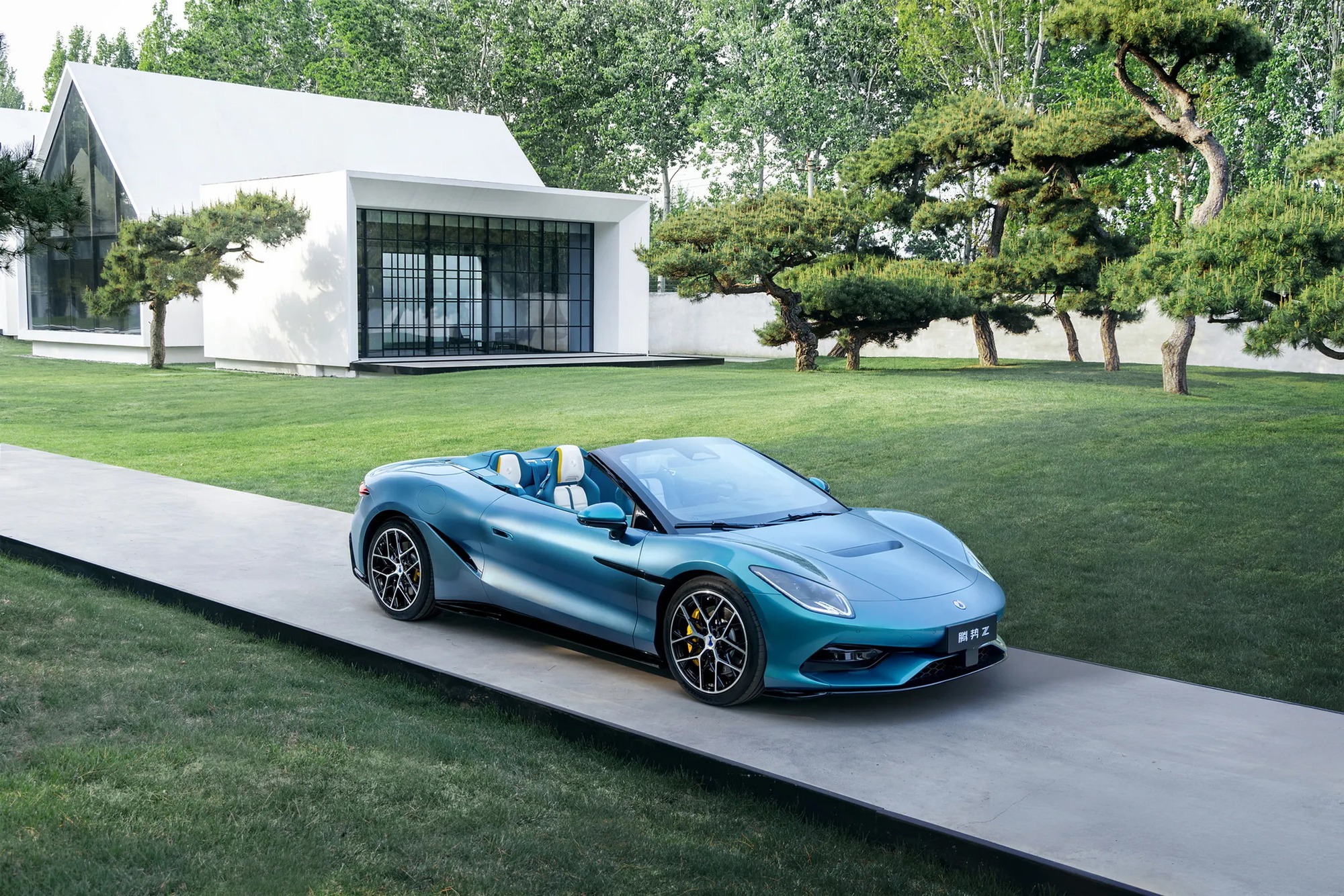 BYD quay lại bán xe mui trần: 3 động cơ điện mạnh hơn 1.000 mã lực, hệ thống treo dùng công nghệ từ tính, giá bán không rẻ- Ảnh 1.