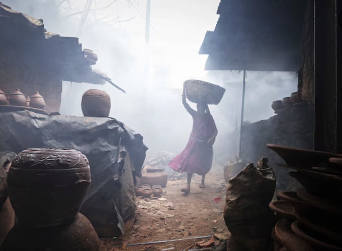 Khu vực làm gốm ở Kumbharwada, Dharavi, Mumbai. Ảnh: India Today