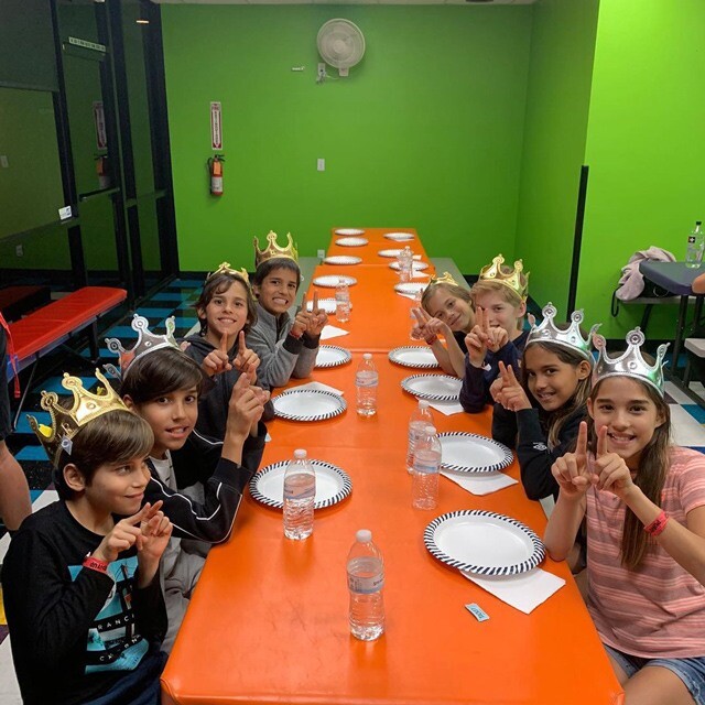 Đã sinh 6 con, người mẹ lại tiếp tục mang thai 8 bé cùng lúc, ngoại hình những đứa trẻ khi 17 tuổi mới bất ngờ - 5