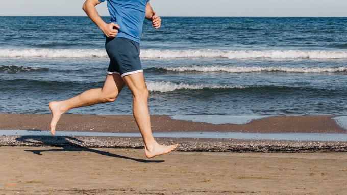 Duy trì nhịp vận động giúp tiêu hao năng lượng, tránh tăng cân sau kỳ nghỉ.