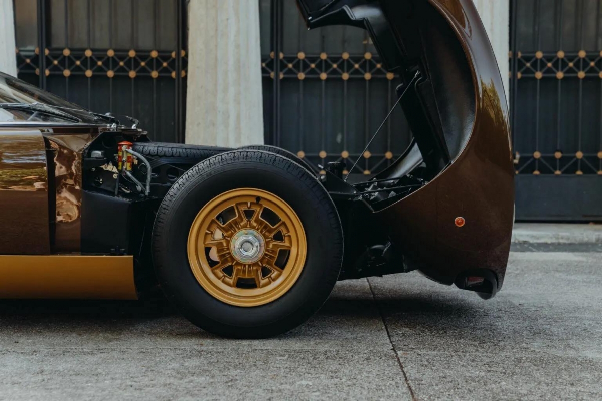 Lamborghini Miura SV phục chế trong 3 năm, tái hiện màu sơn nguyên bản độc đáo- Ảnh 5.