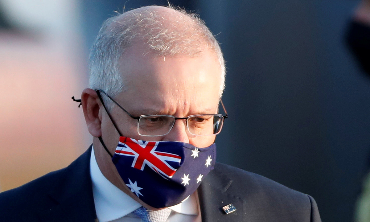 Thủ tướng Australia Scott Morrison tại sân bay Haneda ở Tokyo, Nhật Bản, hồi tháng 11/2020. Ảnh: Reuters.