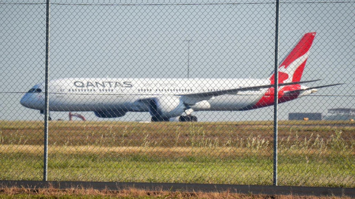 Chuyến bay hồi hương công dân Australia từ Ấn Độ về nước hạ cánh tại sân bay Darwin vào sáng 15/5. Nguồn: ABC News
