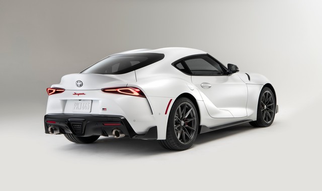 Toyota GR Supra chính thức giống đàn em Vios vì... có bản số sàn - Ảnh 3.