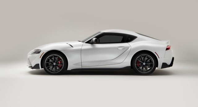 Toyota GR Supra chính thức giống đàn em Vios vì... có bản số sàn - Ảnh 4.