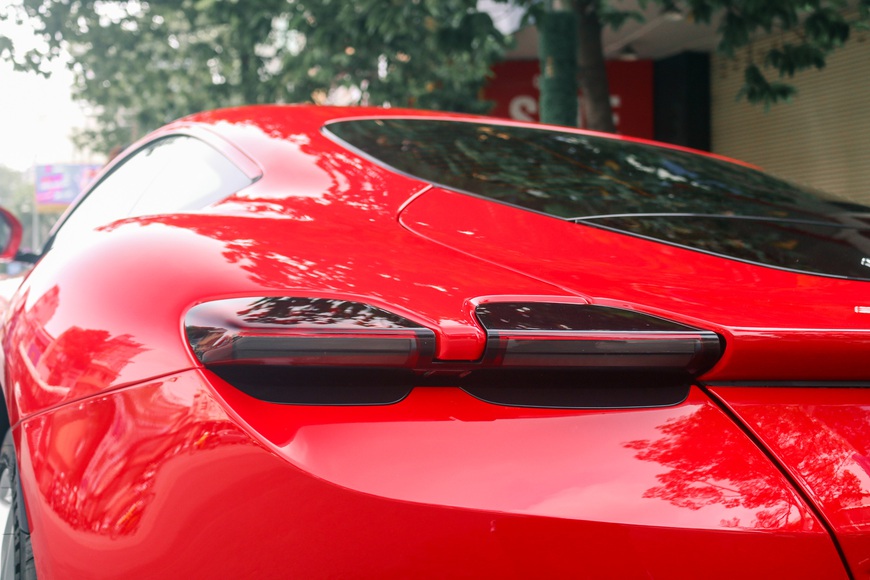 Ông Đặng Lê Nguyên Vũ là chủ nhân của siêu xe Ferrari Roma màu đỏ độc nhất Việt Nam, giá khoảng 20 tỷ đồng - Ảnh 10.