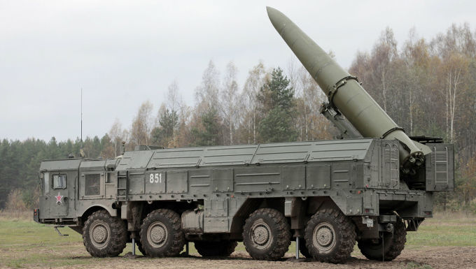 Xe chở kiêm bệ phóng trong tổ hợp tên lửa đạn đạo chiến thuật Iskander-M của Nga. Ảnh: Sputnik.