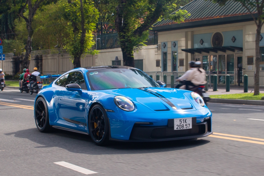 Doanh nhân Nguyễn Quốc Cường lần đầu lái Porsche 911 GT3 2022 xuống phố, giá đồn đoán hơn 17 tỷ đồng - Ảnh 2.