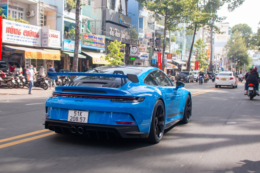 Doanh nhân Nguyễn Quốc Cường lần đầu lái Porsche 911 GT3 2022 xuống phố, giá đồn đoán hơn 17 tỷ đồng - Ảnh 3.