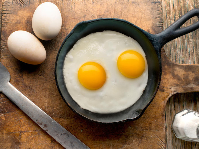 Trứng luộc, trứng chiên, trứng hấp và trứng sống: 2 trong số những cách ăn  trứng quen thuộc này gây ảnh hưởng tiêu cực đến sức khỏe