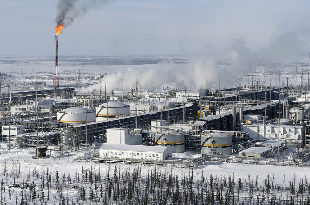 Toàn cảnh các cơ sở xử lý dầu của nhà máy dầu Vankorskoye thuộc vùng Krasnoyarsk, phía bắc Nga hồi năm 2015. Ảnh: Reuters.