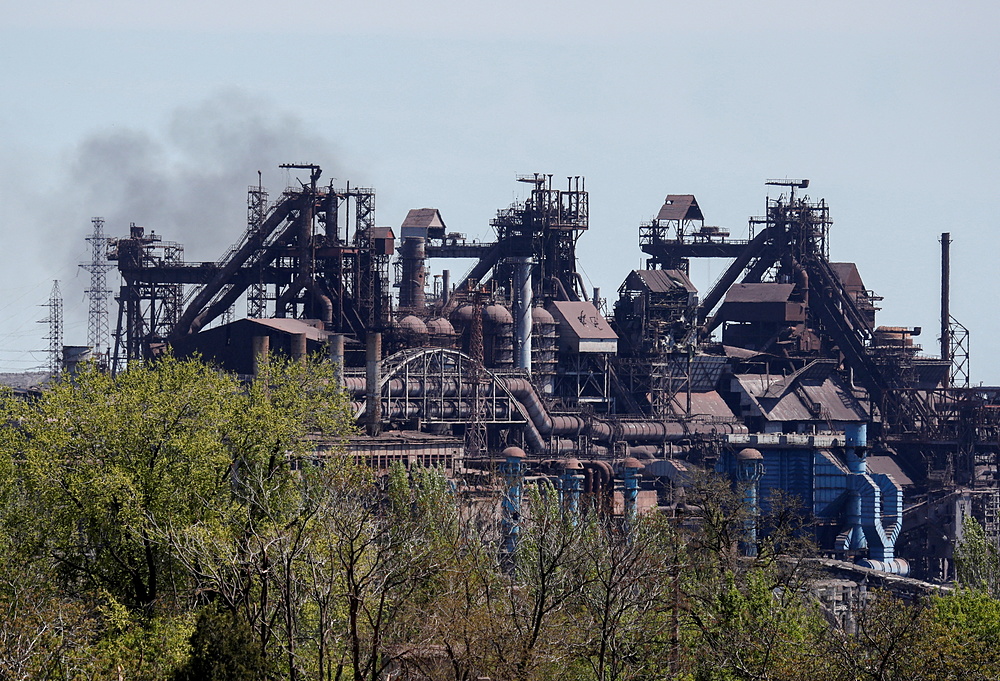 Nhà máy thép Azovstal ở thành phố cảng Mariupol, phía nam Ukraine hôm 8/5. Ảnh: Reuters.