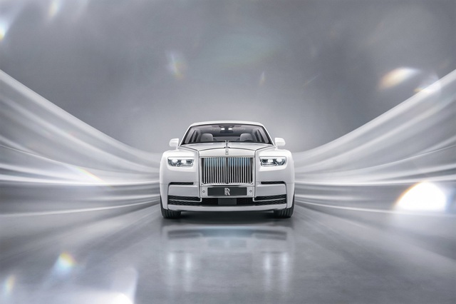 Rolls-Royce Phantom 2023 ra mắt: Tản nhiệt phát sáng, nhiều tùy chọn mới cho giới siêu giàu - Ảnh 13.