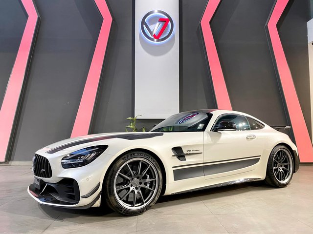 Cận cảnh Mercedes-AMG GT R Pro màu trắng độc nhất Việt Nam giống chiếc Minh Nhựa từng úp mở - Ảnh 1.